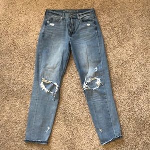 American Eagle Light Was Mom Jeans